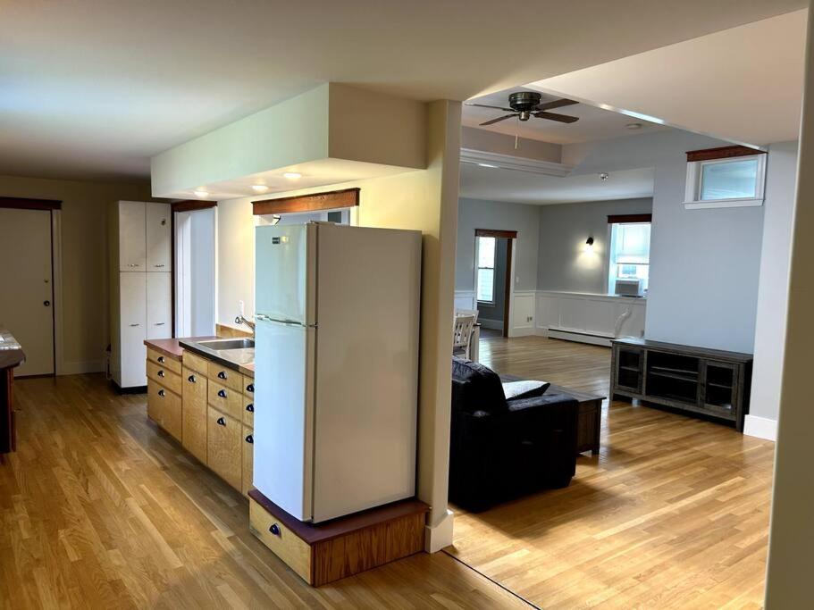 Spacious Medford Gem Экстерьер фото