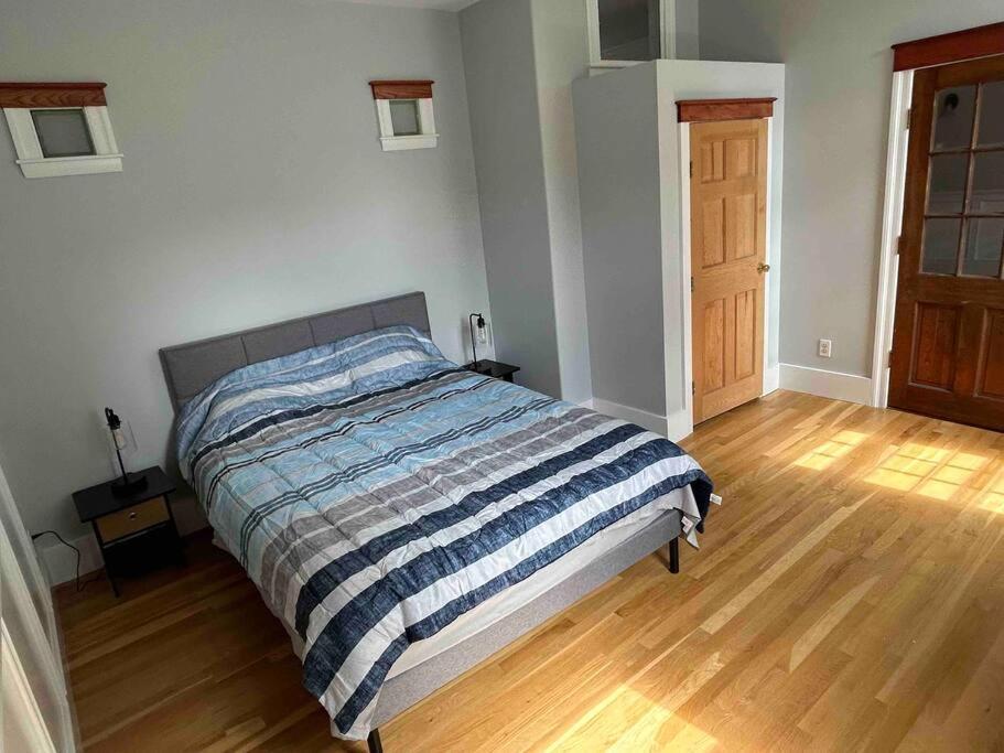 Spacious Medford Gem Экстерьер фото